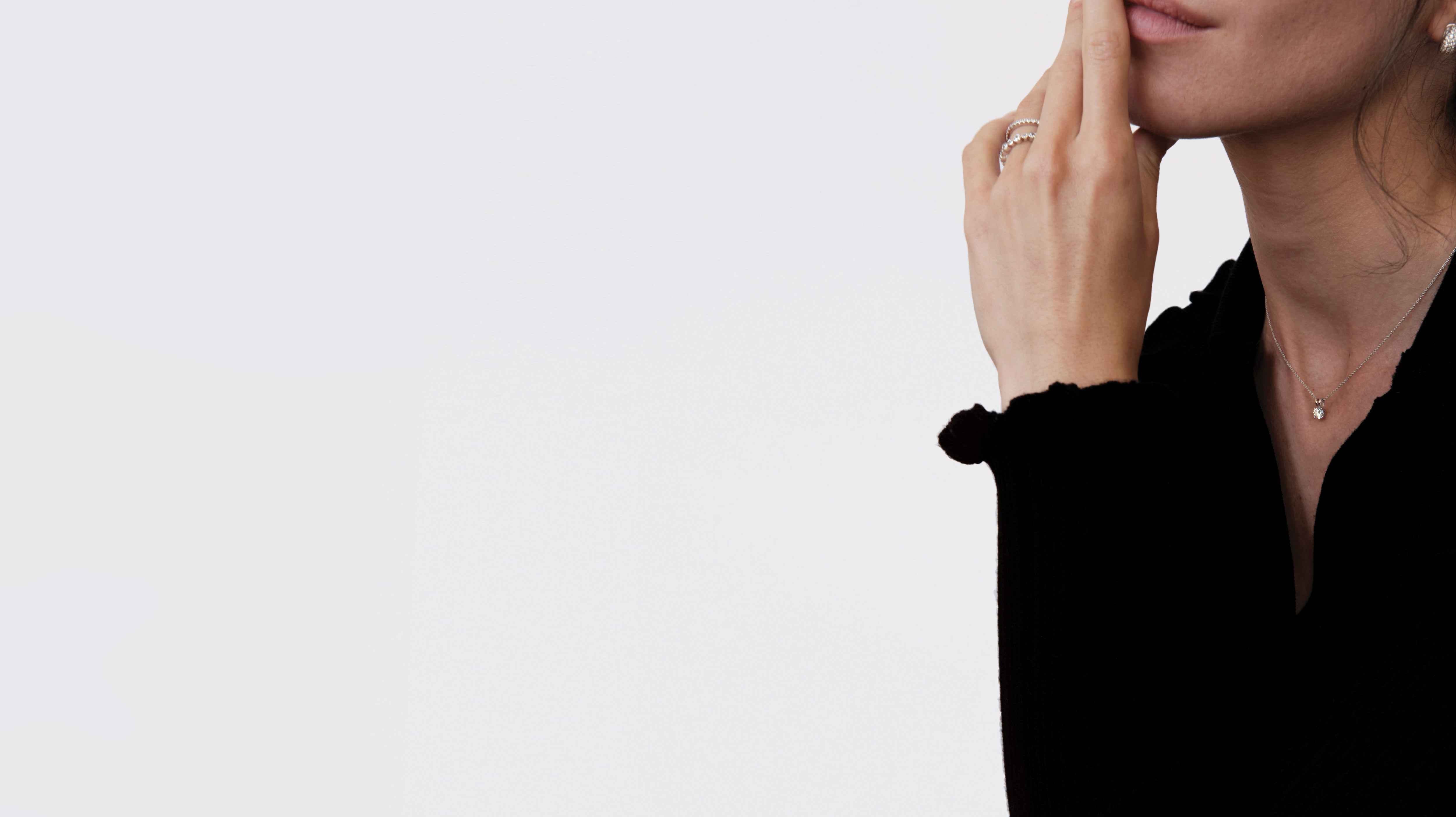 8 Minimal Necklaces for Minimal Jewelry Lovers