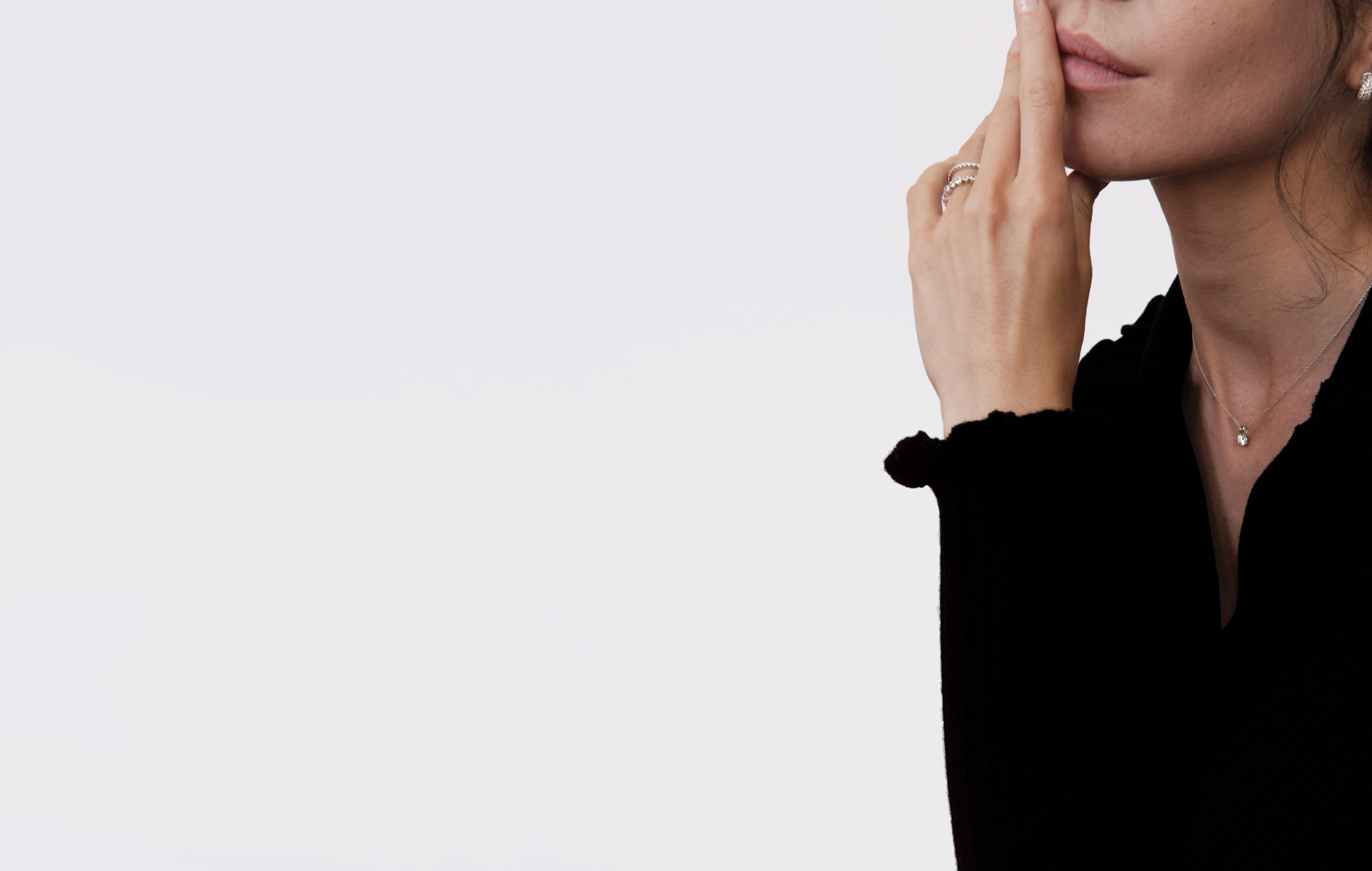 8 Minimal Necklaces for Minimal Jewelry Lovers